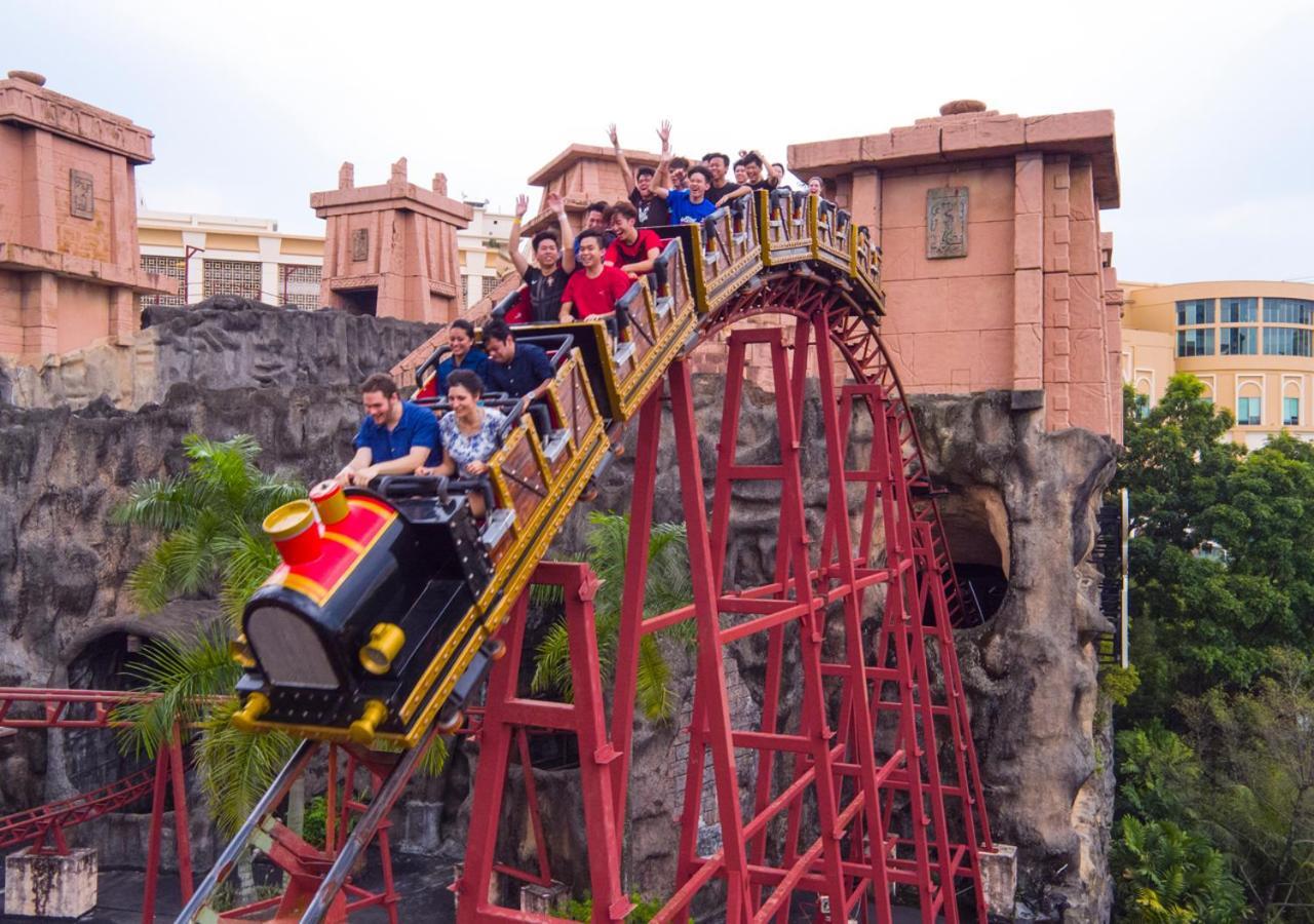 Sunway Resort Hotel Petaling Jaya Eksteriør billede The Dragon roller coaster